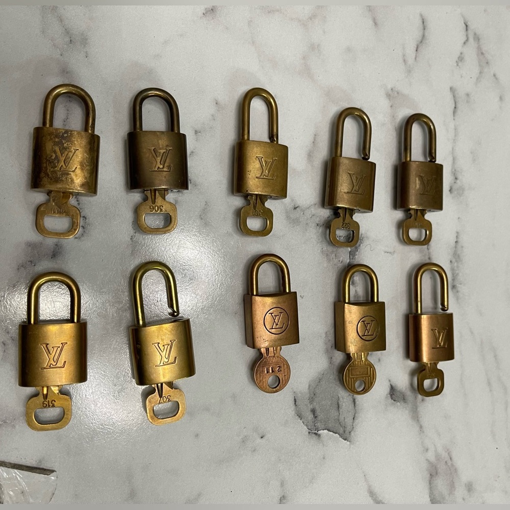 Authentic lv lockset